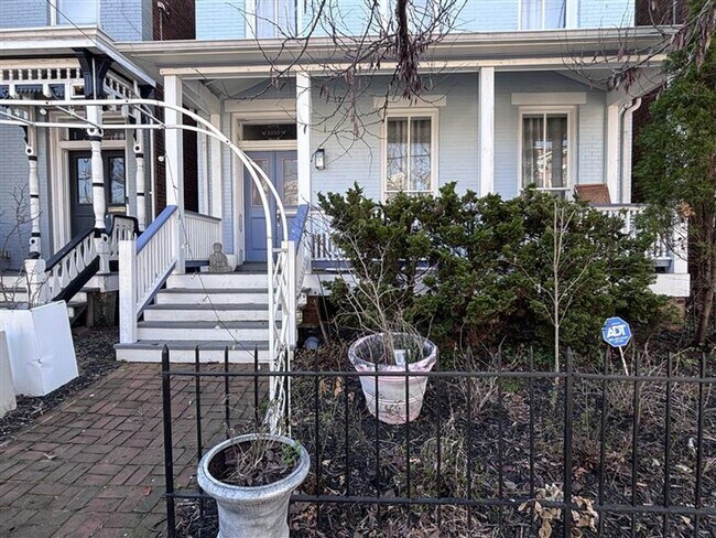 Building Photo - 2235 Venable St