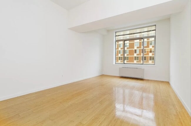 Building Photo - 353 E 104th St