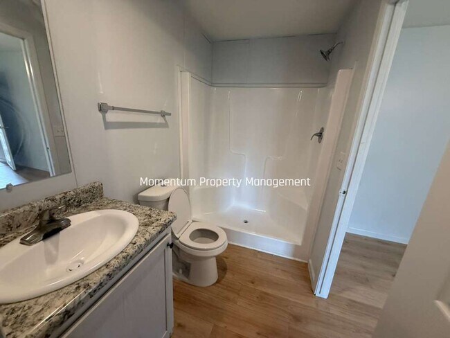 Foto del edificio - Beautiful & Modern 3/2 Ready Now !