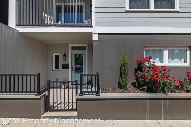 Foto del edificio - 4 br, 3.5 bath House - 3120 N St.