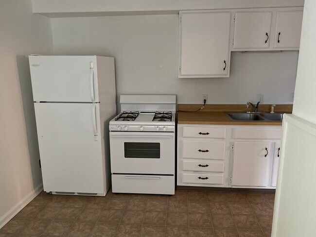 Foto del edificio - 2220 W Schantz Ave