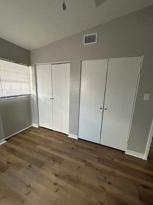 Foto del edificio - 1926 Skylane Dr