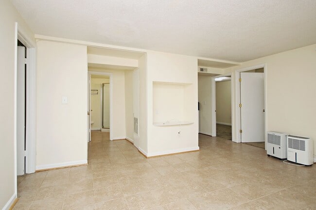 Building Photo - Student-Friendly Fry's Spring Basement Apartment