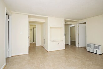 Building Photo - 113 Stratford Ct