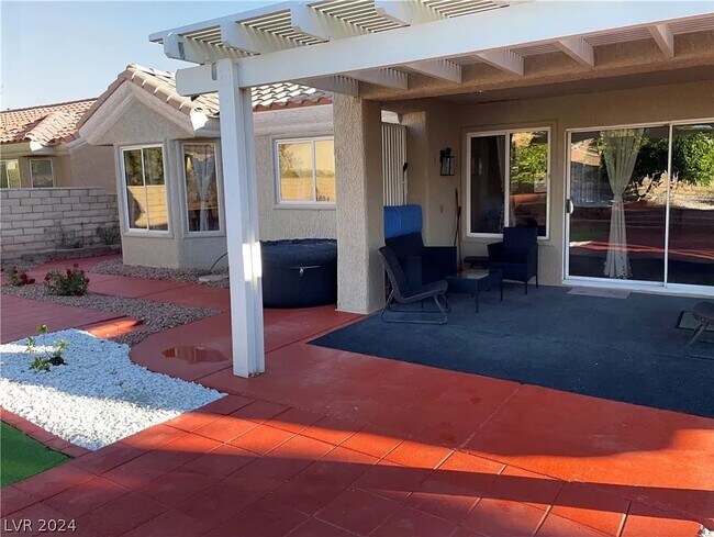Foto del edificio - 8705 Villa Ridge Dr