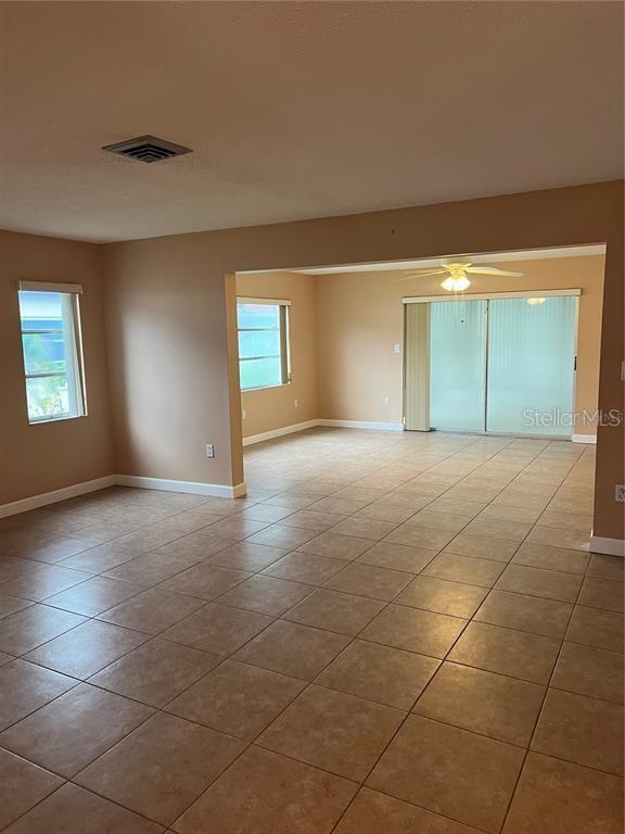 Building Photo - 6267 Green View Cir