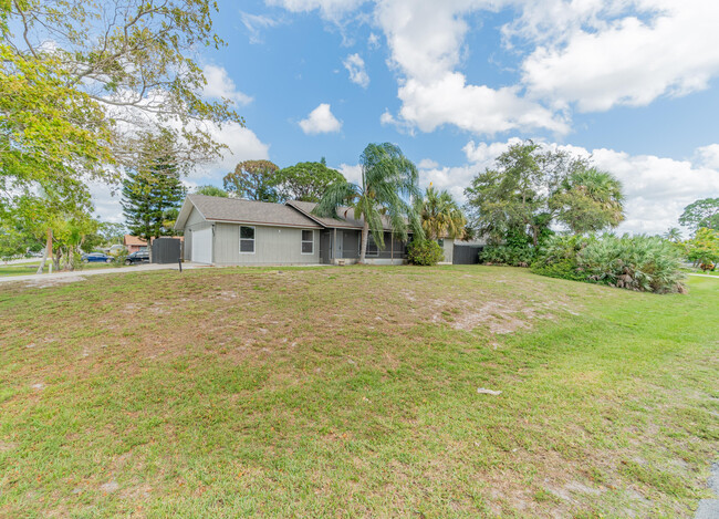 Building Photo - 602 SE Ridgely Ave
