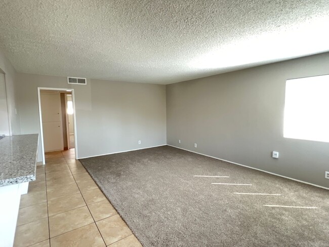 Building Photo - 7DFT5900