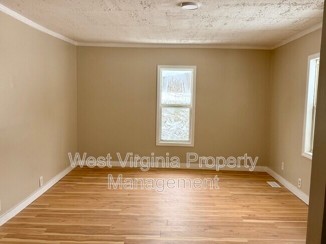 Foto del edificio - 172 Sullivan Rd