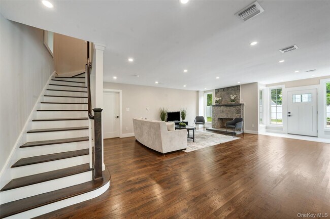 Building Photo - 390 E Main St