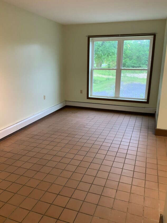 Foto principal - 597 E Enfield Center Rd