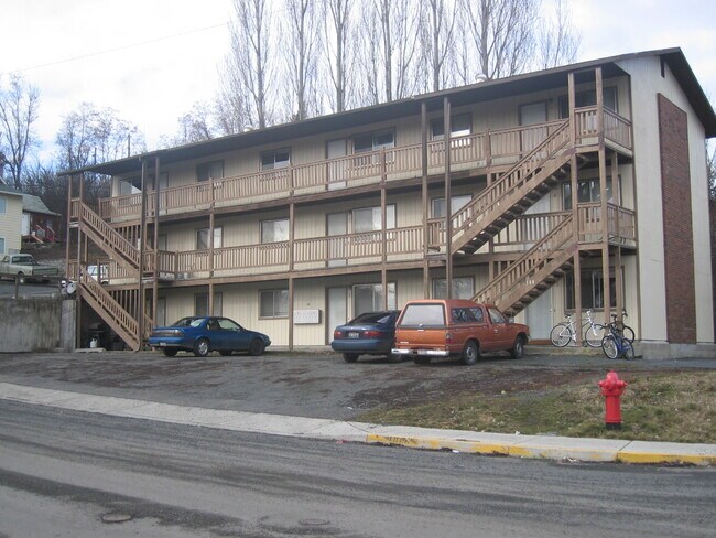Building Photo - 308 W C St
