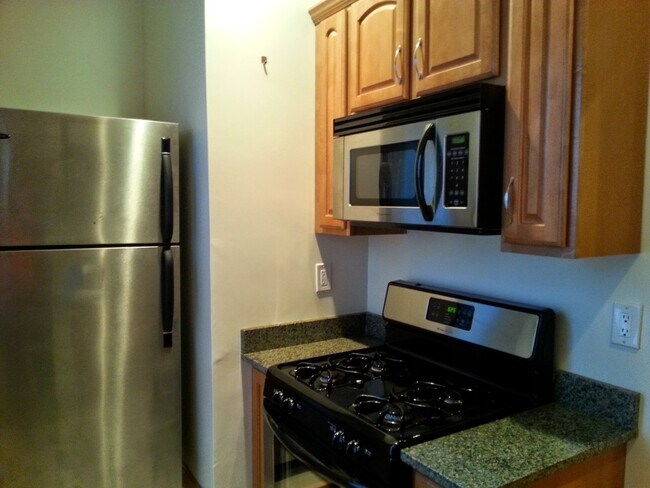 Building Photo - 44 Highland Ave