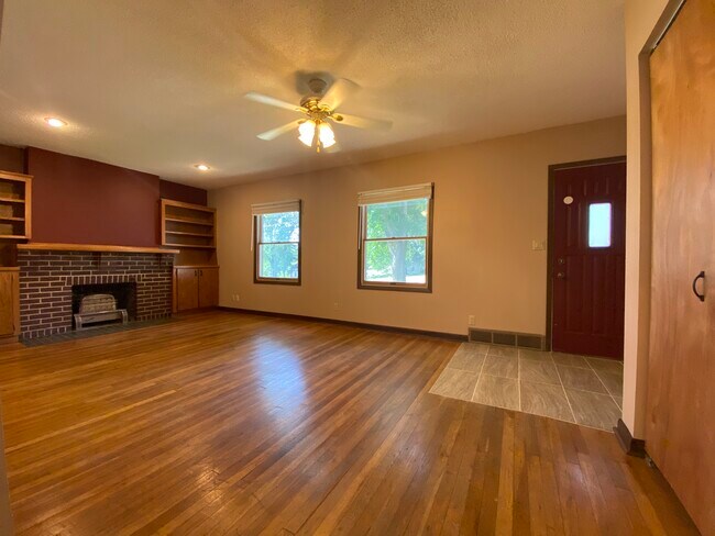 Foto del edificio - 5806 Grand Ave