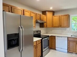 Building Photo - 15 Ferris Ave