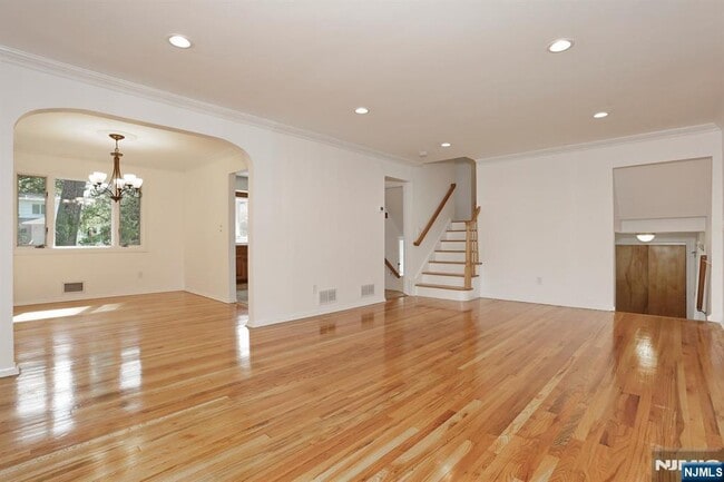 Building Photo - 253 Jeffer St