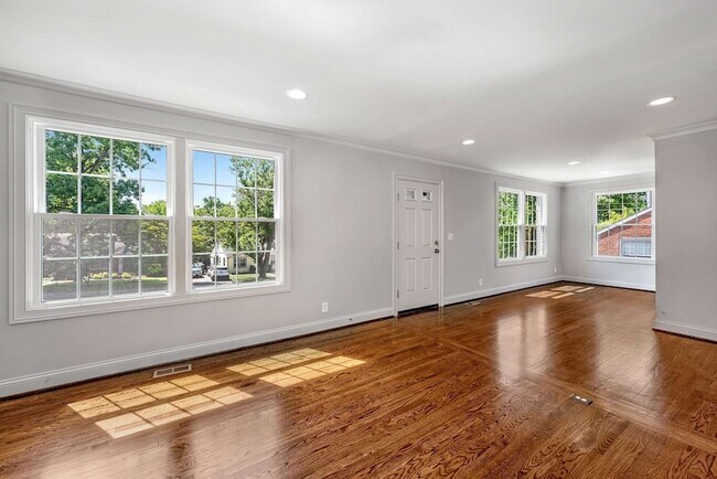 Foto del edificio - 5656 Kendall Dr