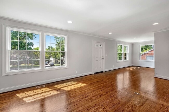 Photo - 5656 Kendall Dr House