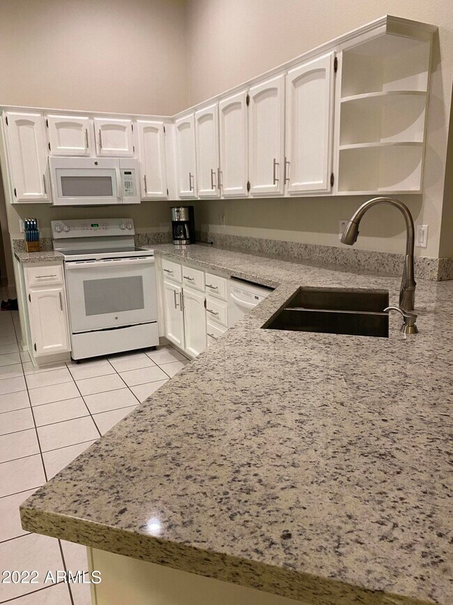 Foto del edificio - 11115 E Bellflower Ct