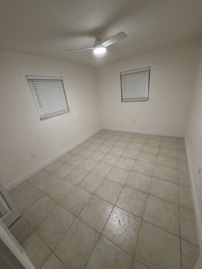 Foto del edificio - 2111 NW 93rd St