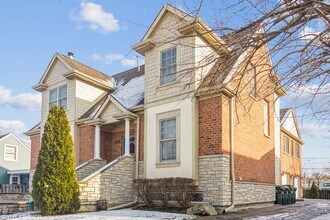 Building Photo - 215 S Evergreen Ave
