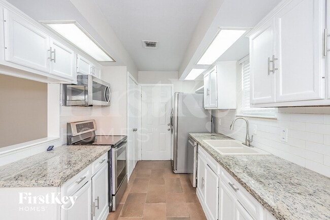 Building Photo - 10819 Sagewind Dr