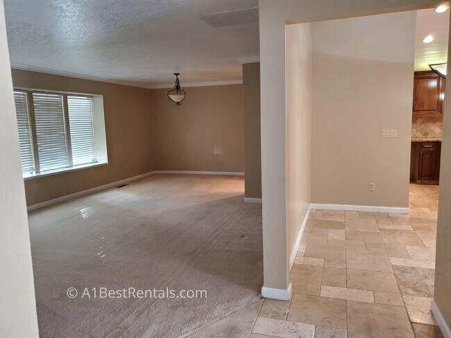 Foto del edificio - 3905 Marigold Ln