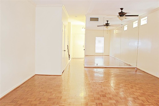 Building Photo - 7933 Woodway Dr