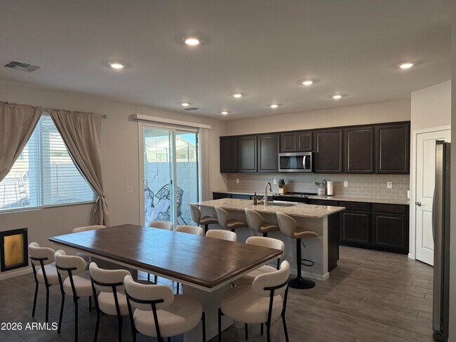 Foto del edificio - 18140 W Daley Ln