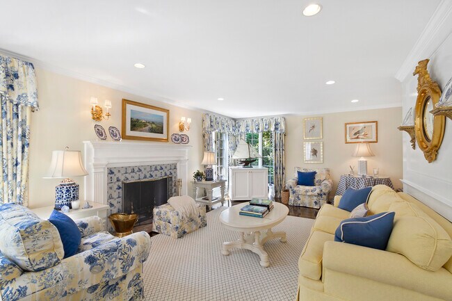 Building Photo - 10 Egypt Ln