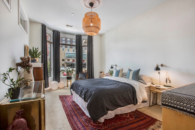 Building Photo - 430 Union Ave NE