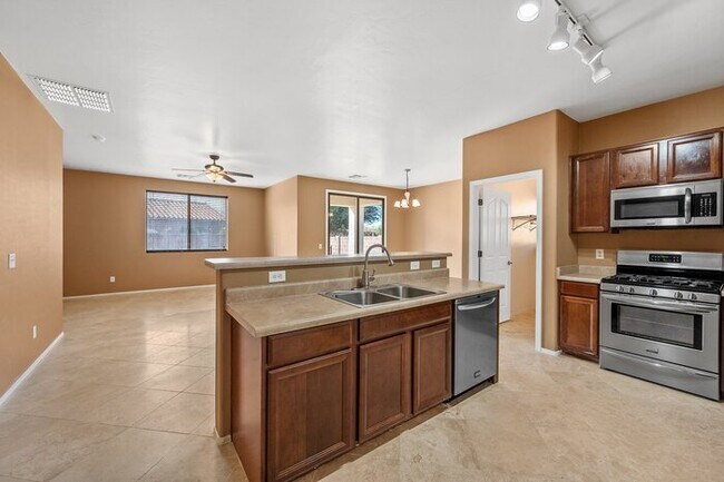 Building Photo - Tucson, AZ - Single-Family - $1,695.00 Ava...