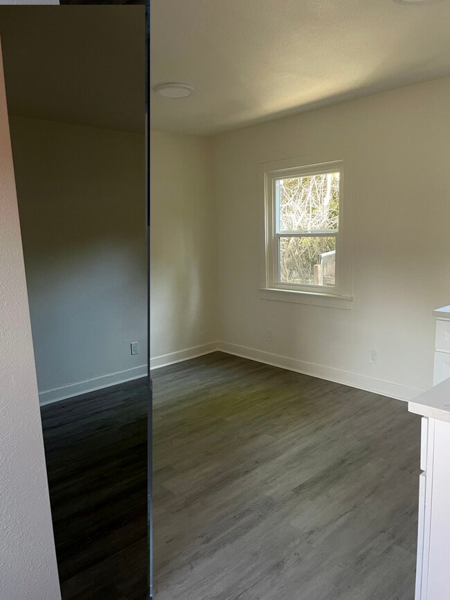 Building Photo - 1030 N Raymond Ave