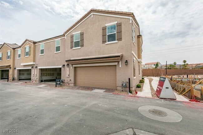 Building Photo - 670 Bellus Pl