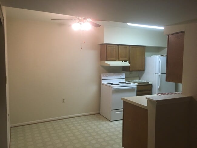 Building Photo - 12187 Chaucer Ln