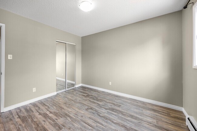 Building Photo - Smitten Place