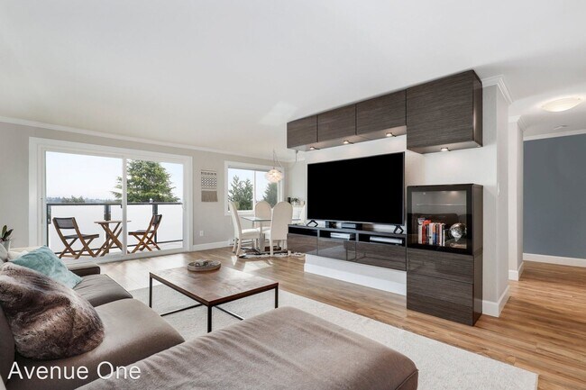 Foto del edificio - 2 br, 1 bath House - 3710 27th Pl W #406