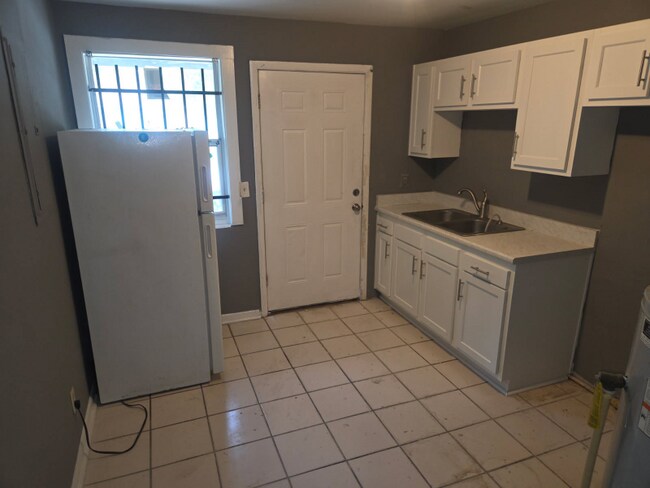 Foto del edificio - 1277 W 27th St