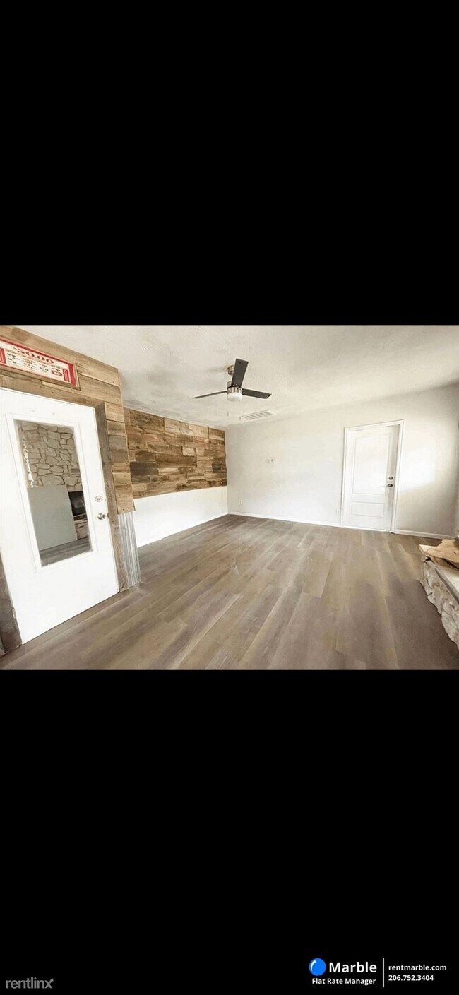 Building Photo - 2 br, 1 bath Townhome - 90 W 100 S