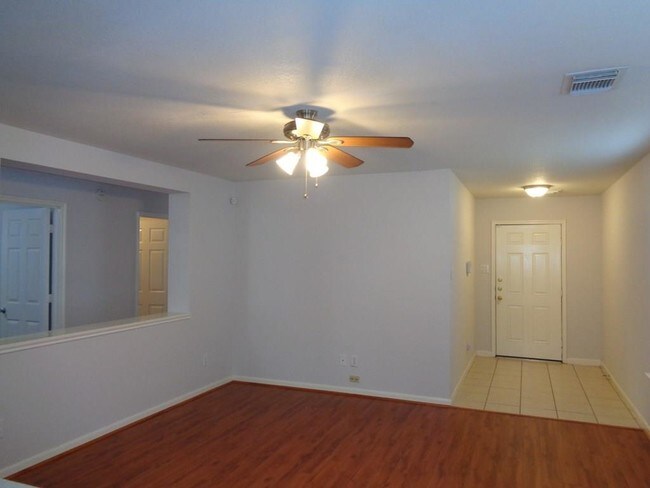 Building Photo - 11415 Log Cabin Ln
