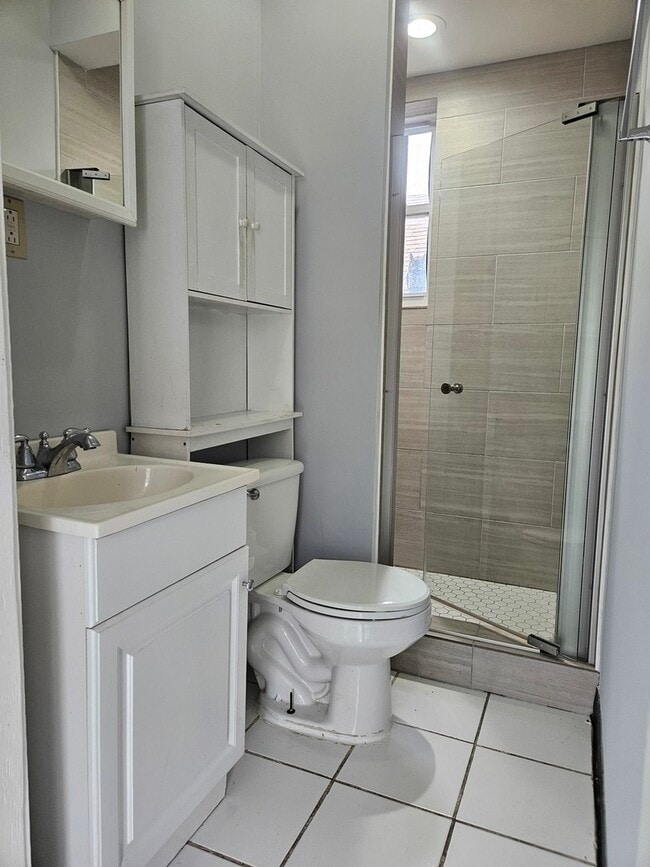 Building Photo - 1025 W Cullerton St