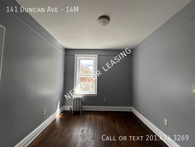 Foto del edificio - 141 Duncan Ave