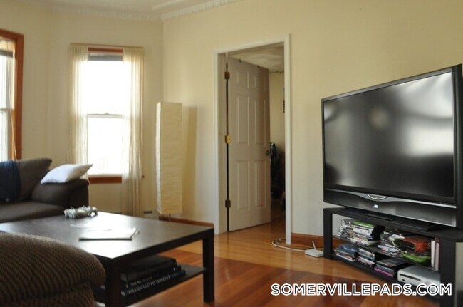 Foto del edificio - 10 Evergreen Ave