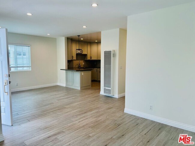 Foto del edificio - 704 N Tajauta Ave