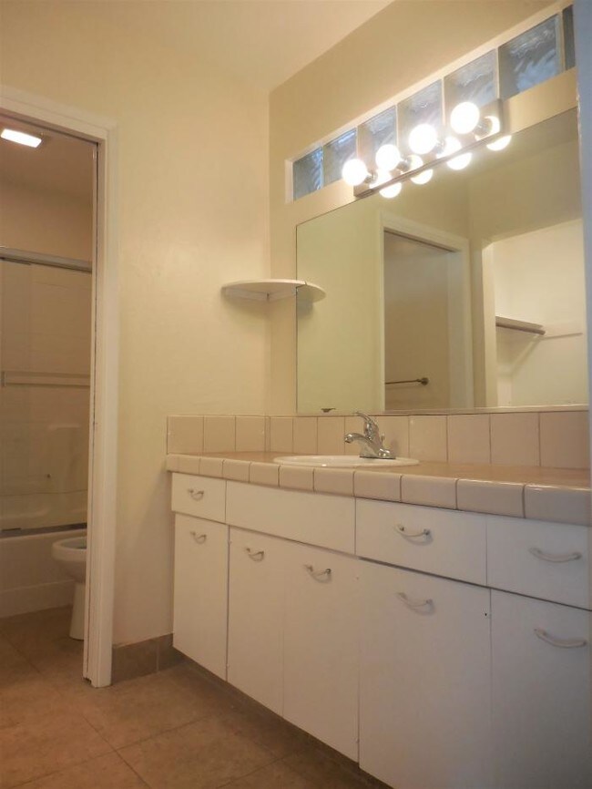 Building Photo - bedroom in Belmont CA 94002