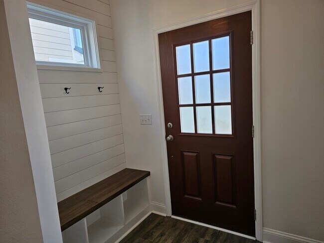 Foto del edificio - 5642 Fletcher Oaks Dr
