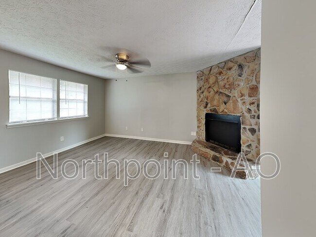 Foto del edificio - 6047 Marbut Rd