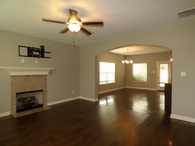 Building Photo - 70 Southwind Dr