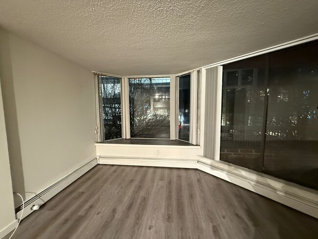 Building Photo - 950 Drake St