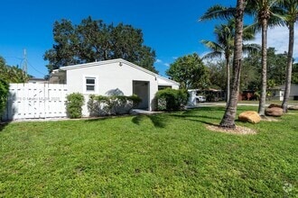 Building Photo - 1121 SW 18th Ct